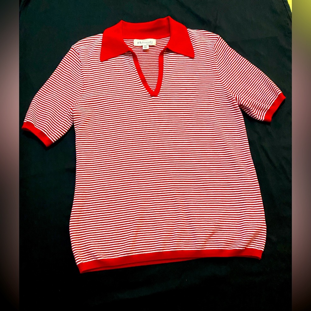 ❤️🤍Red and white short sleeve collared sweater.